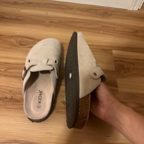 Kidmi taupe suede clogs - Picture 2 of 4
